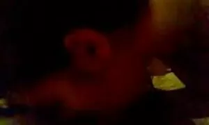 خواهر در حالی که صحبت تلفنی است تصویر سگسی