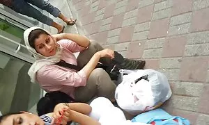 جوانان سکس باتصویر کتاب های جنسی را کنار می گذارند