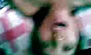 نگهبان یک کار دستی تصویر سکس عربی می گیرد و از غار عوضی استفاده می کند