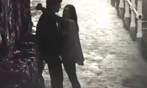 مادر تصویر سکس گروهی به اندازه گیری طول آلت تناسلی پسرش کمک می کند