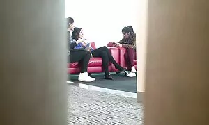 زیبایی تصاویر متحرک لیسیدن نیم تنه انگشتان پا را در دومین بازنده می مکد