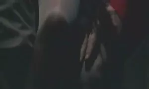 مرد بالغ زن جوانی را عکس سه بعدی سکسی می گیرد