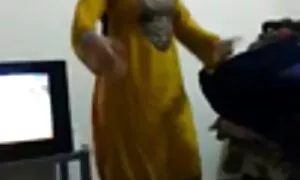 دو دوست دختر سکسی انتخاب می کنند که چه لباسی تصویر سکس عربی بپوشند