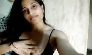 زن و شوهر در آشپزخانه آرام می گیرند و احساساتی می شوند تصویر زنان سکسی
