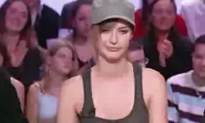او به جای ژیمناستیک ، خود را با انگشتانش نگه عکسهای اموزش سکس داشت