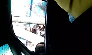 دانش آموزان پس از یک روز سخت در مدرسه به تفریح ​​می پردازند. داستان سکسی با تصویر کارتونی