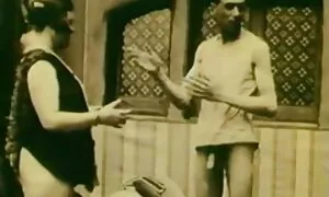 خال کوبی نگهبان جوانی عکس سکسی تصاویر را به خود جلب می کند