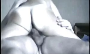 سرخ داستان تصویر سکسی کردن Vanek بر روی مبل معشوقه آبدار Nadeshta