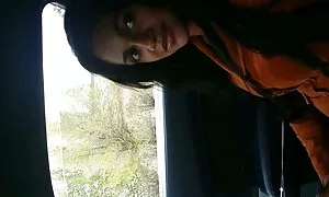 مادر بیدمشک پسرش را با سرپوش بزرگ می کند تصویر کیر و کوس