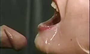 استاد بالغ تقریباً تصویر سکس گروهی یک دانشجو را گرفت